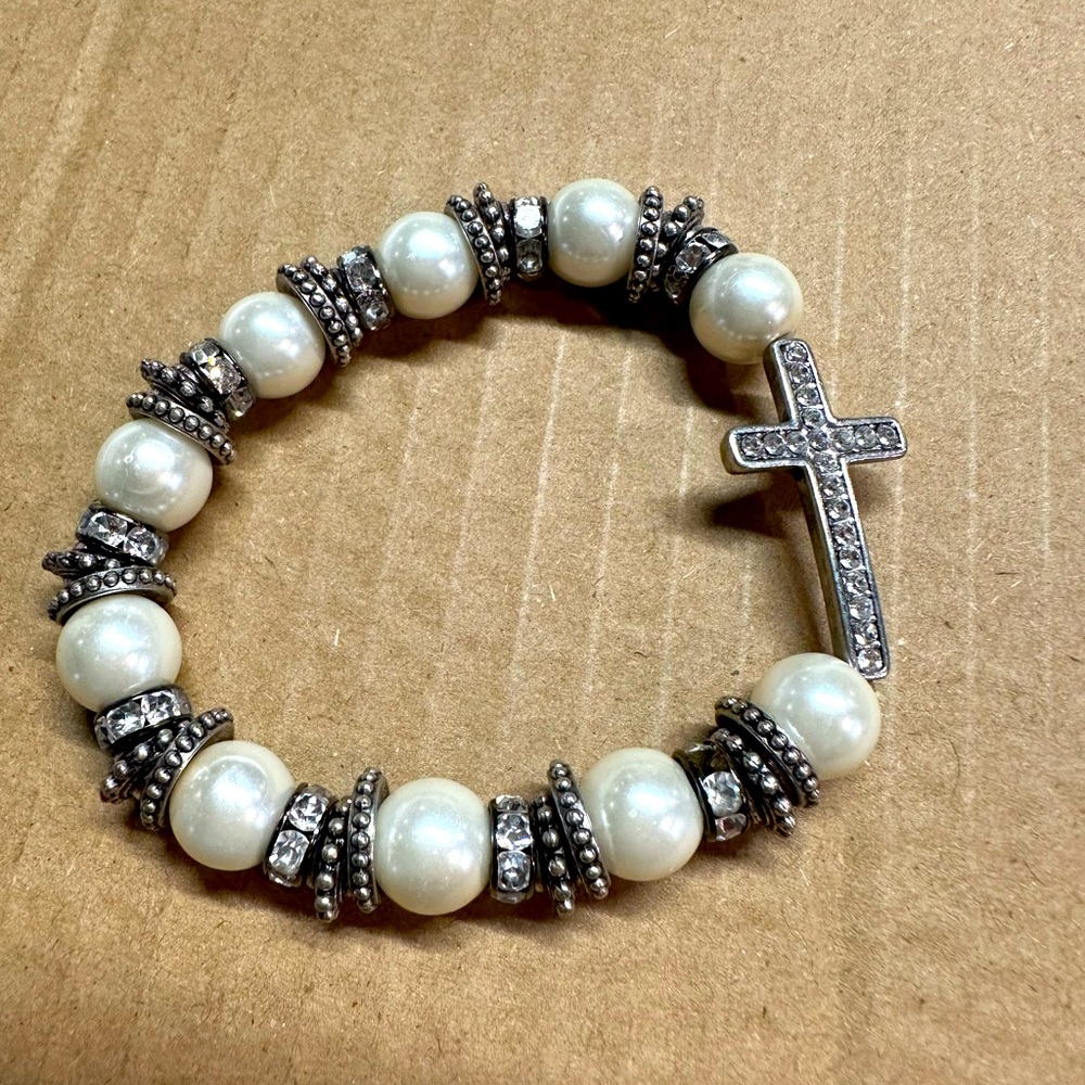 Pearl and crystal bracelet